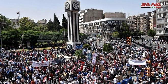 الليرة تواصل انهيارها والنظام...