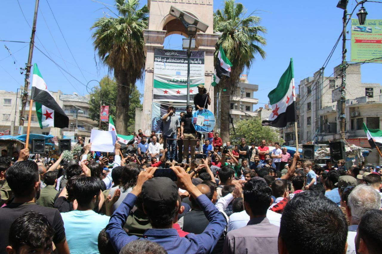 مظاهرات في إدلب تطالب برحيل ال...