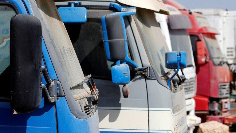 لماذا منعت 100 شاحنة سورية من...