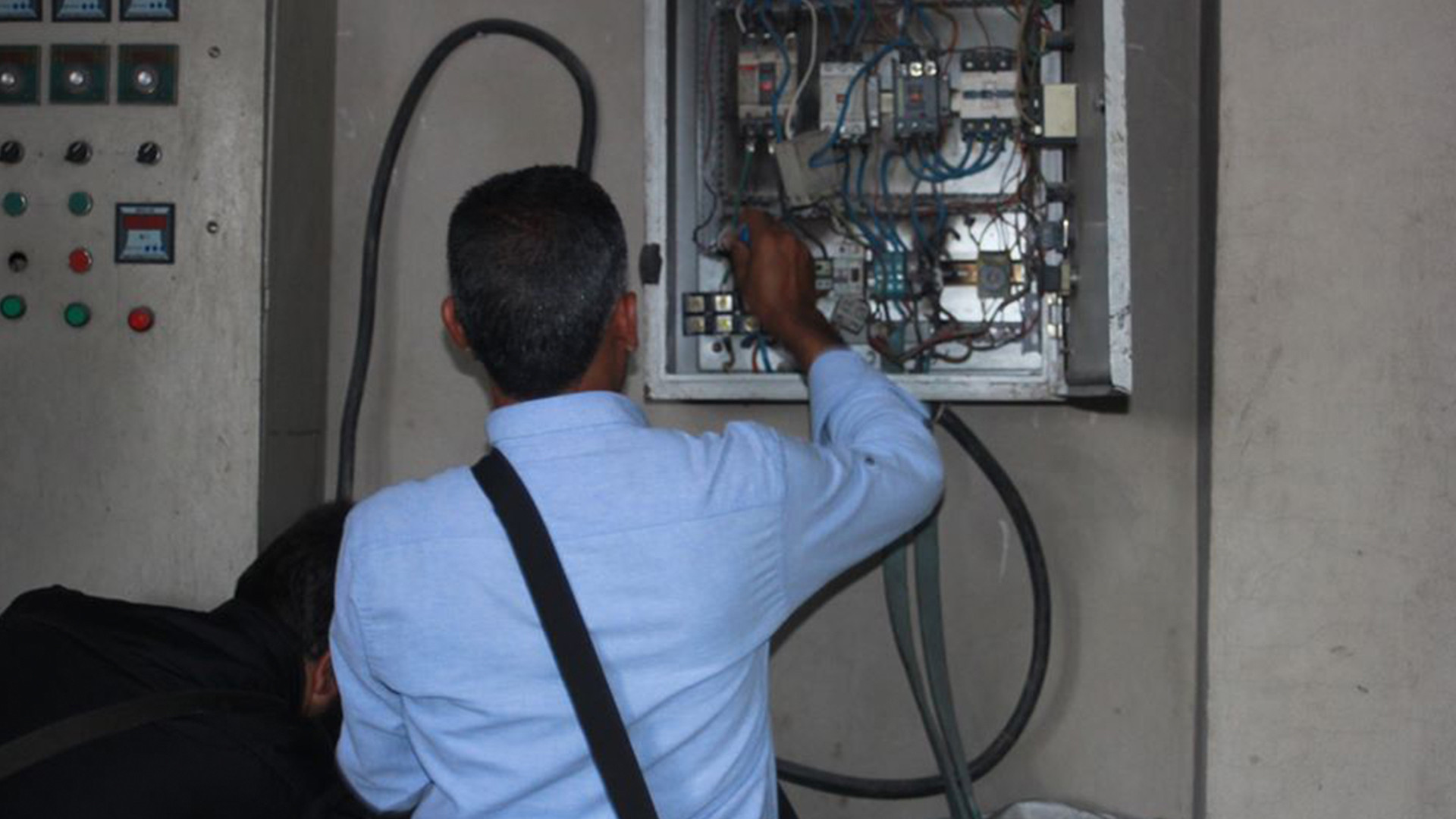 كيف برر مسؤول النظام انقطاع ال...