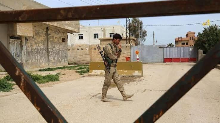 إدارة "قسد" تفرض حظرا للتجوال...