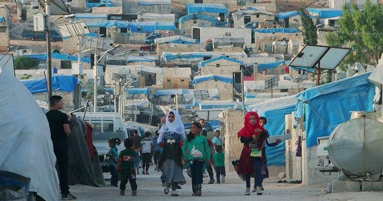 بصناعة حلويات العيد.. نساء بمخ...