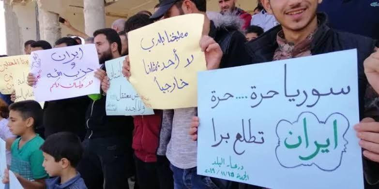 مظاهرة شرق درعا تطالب بإطلاق س...