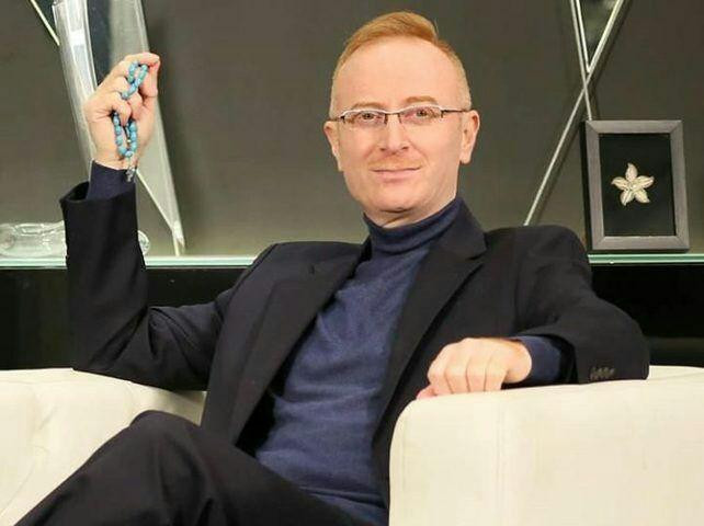 فنان موالٍ يفتح النار على حكوم...