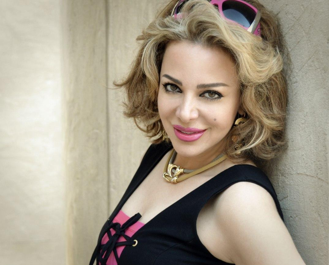 فنانة موالية للأسد تناشد الدول...