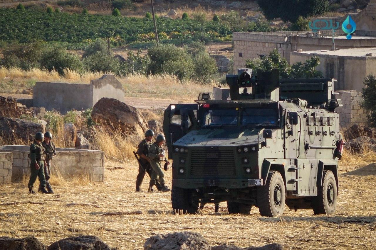 مدفعية النظام تستهدف آليات ترك...