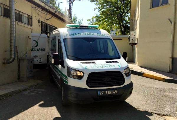 قناة مياه تبتلع طفلا سوريا في...