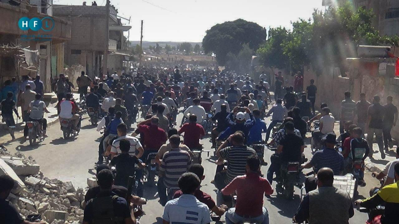 بمشاركة الآلاف.. أهالي درعا يش...