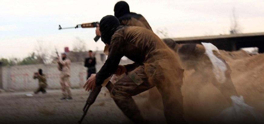 خلافات وحرب بيانات وعزل قادة ف...