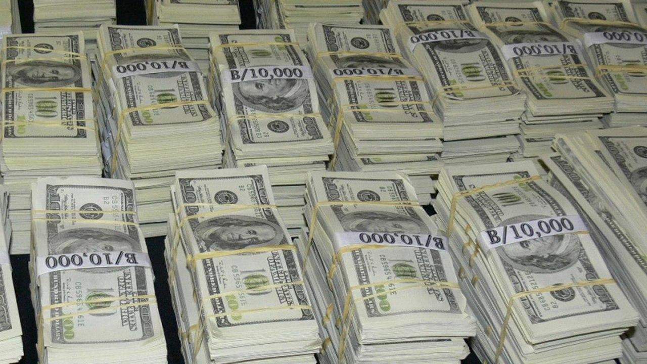 أمريكي يفوز بمليون دولار عن طر...