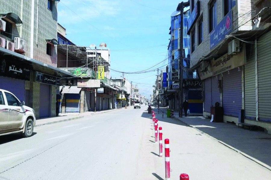 "الإدارة الذاتية" تفرض حظرا لم...