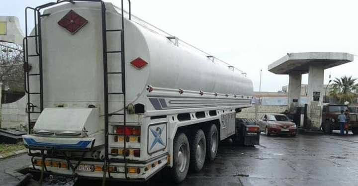 مسؤول موالٍ يتهم أصحاب "السراف...