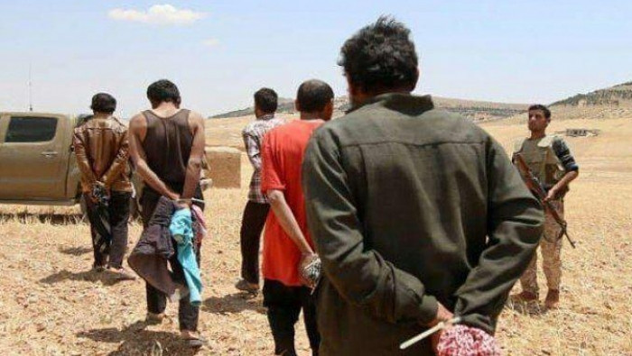 "قسد" تعتقل عددا من الشبان في...