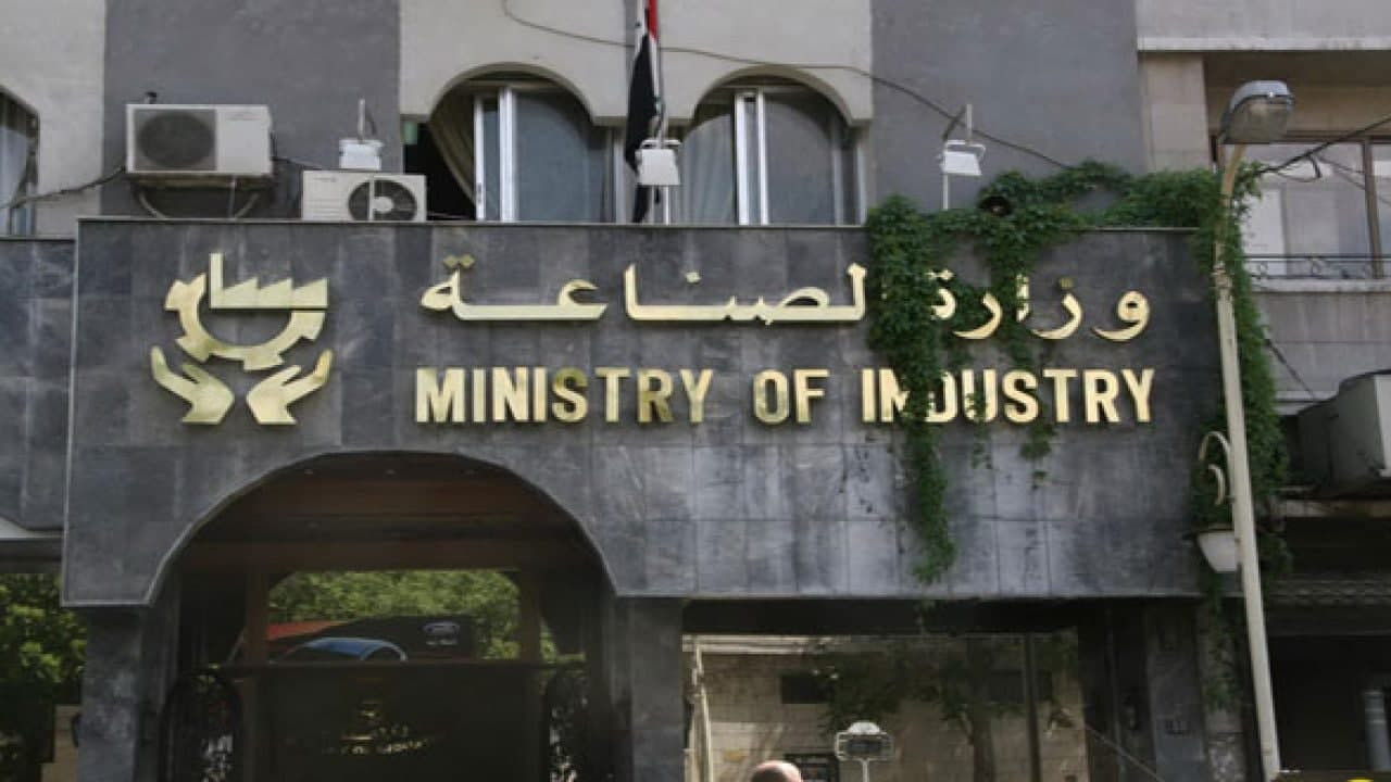 هل يقيل النظام مدير المؤسسة ال...