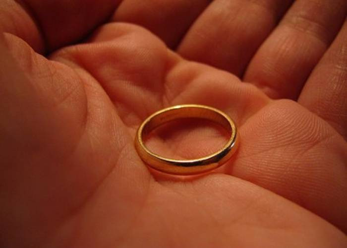 في عهد الأسد.. خاتم الزواج بـ6...