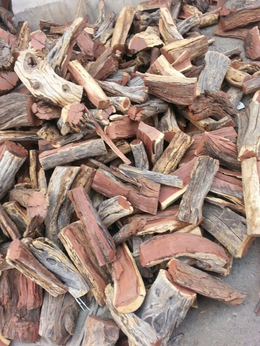 طن الحطب يصل إلى 220 ألف ليرة...