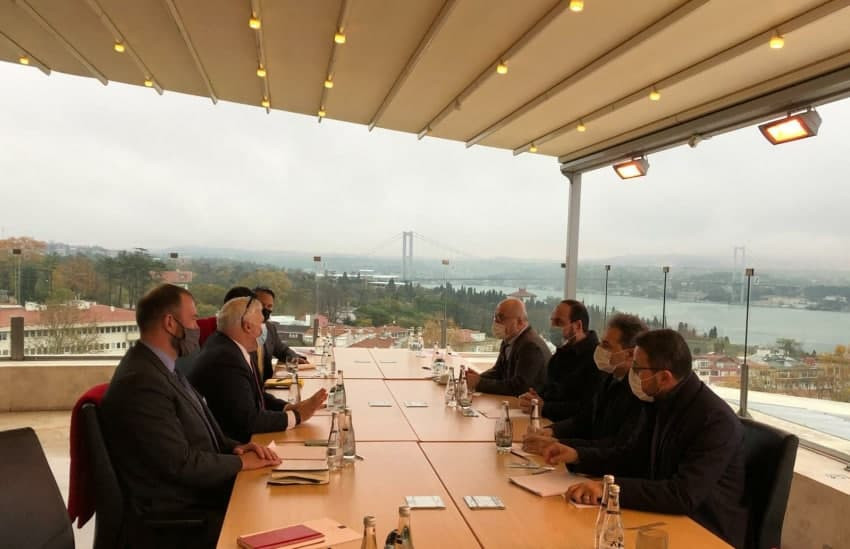 رئيس "الائتلاف الوطني" يلتقي ا...