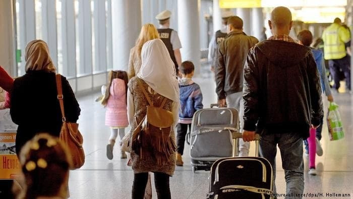ألمانيا ترجئ استقبال آلاف اللا...