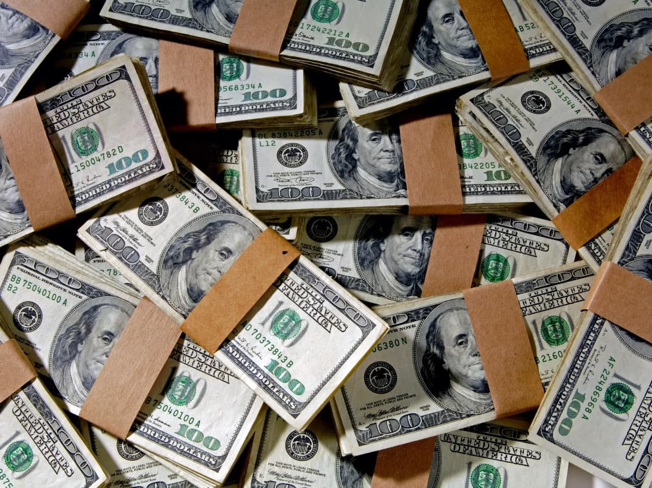 إليك.. سعر صرف الليرة أمام الد...