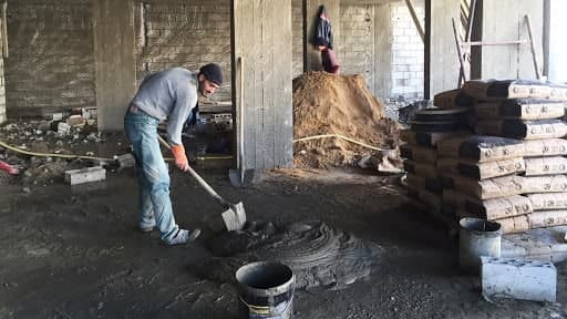 باعتراف رسمي.. 50% من العمال ب...