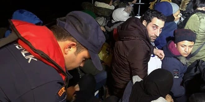 ضبط 35 لاجئا غربي تركيا حاولوا...