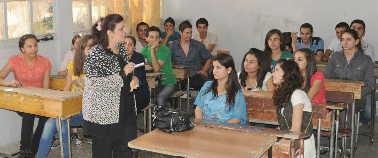 "منحة الـ"16 دولار" تشعل صراعا...