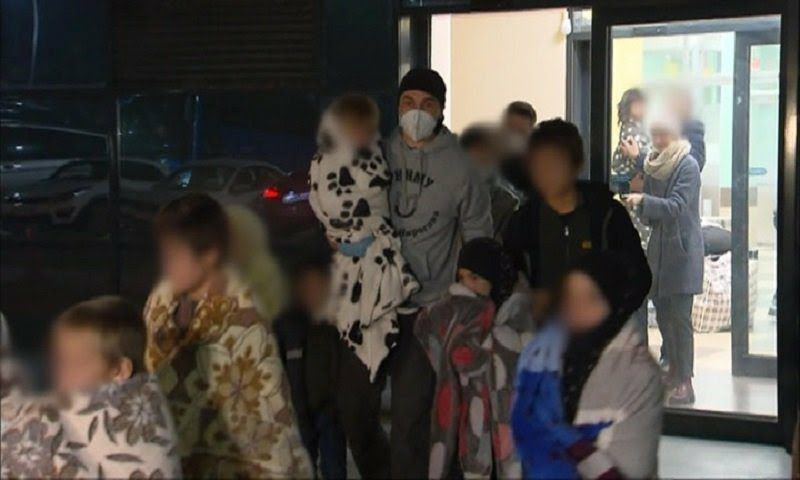 أوكرانيا تستعيد 9 مواطنين من س...