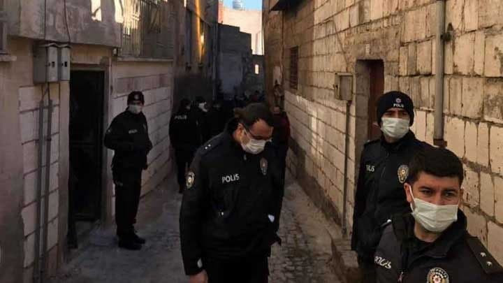 بينهم طفلة .. غازات سامة من مو...