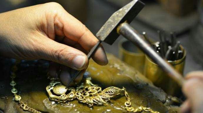 الصاغة يرفعون أسعار الذهب في د...