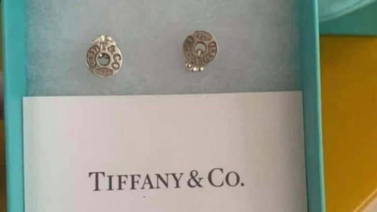 زوجة تبيع أقراط عشيقة زوجها