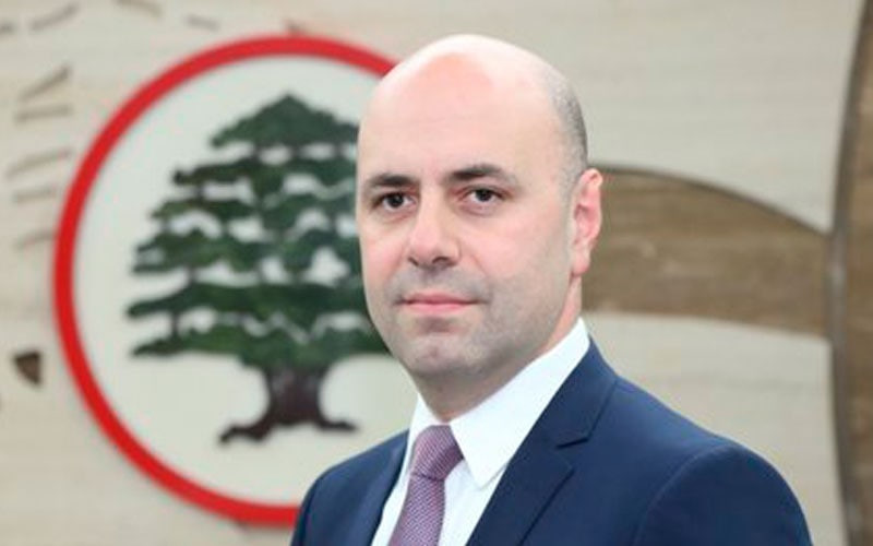 سياسيون لبنانيون يحذرون من موا...