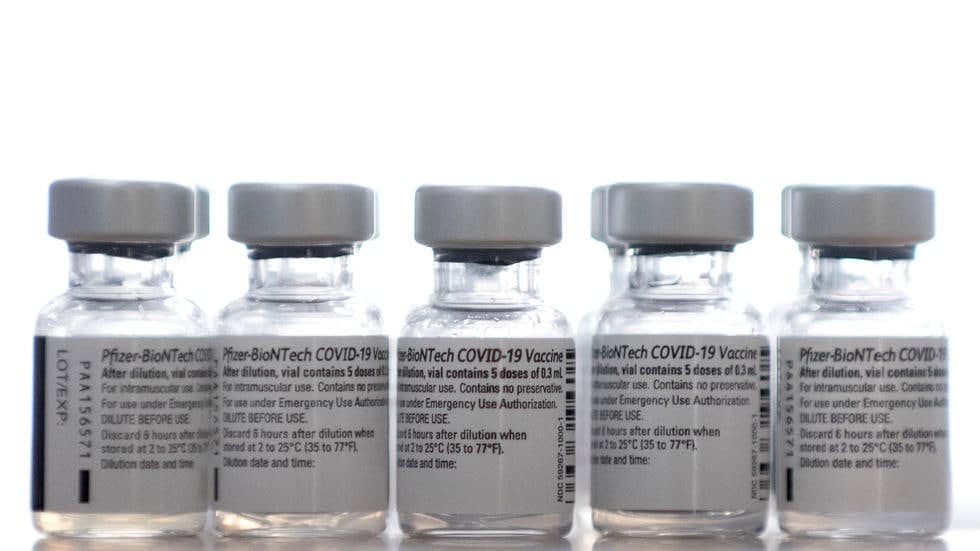 ممرضة ألمانية تلقح أشخاصا بمحل...