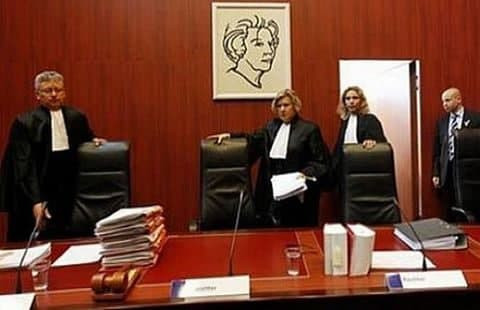 سحب الجنسية الهولندية من ستة أ...