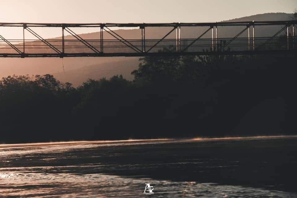 ضفاف العاصي مقصد سكان إدلب للس...