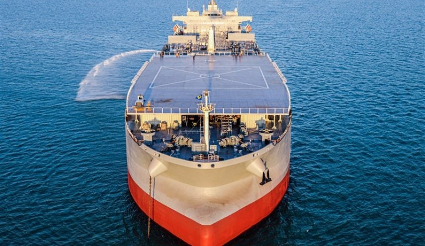 تحملان "قوارب هجومية".. سفينتا...