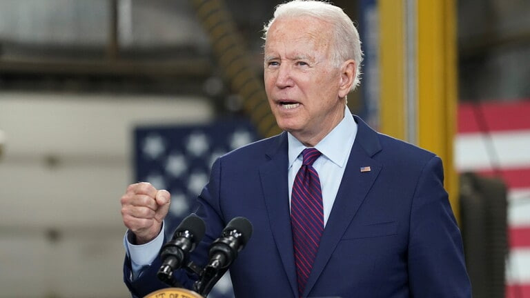 "بايدن" يكشف هدفه من قصف ميليش...