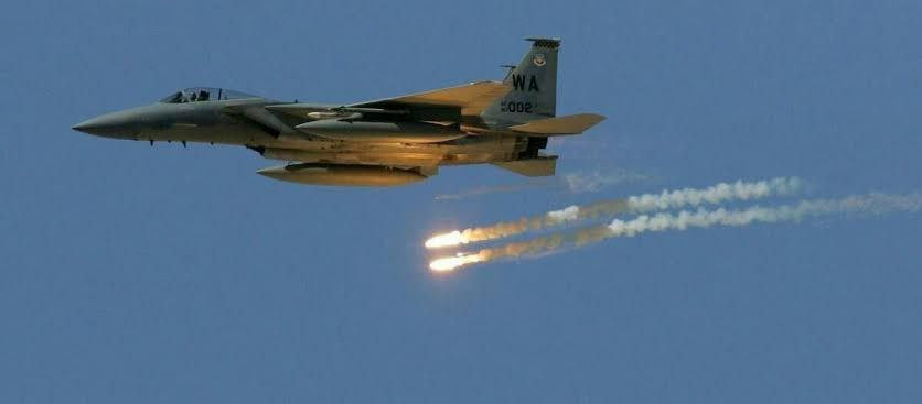 مقـ.ـتل ثلاثة أشخاص بغارة للتح...