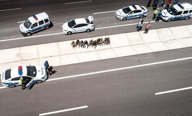 تركيا.. توقيف 10 سوريين في "قو...