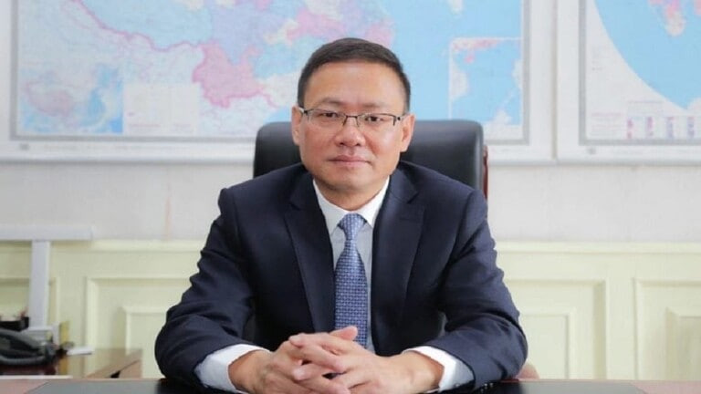 السفير الصيني يصف علاقة بلاده...