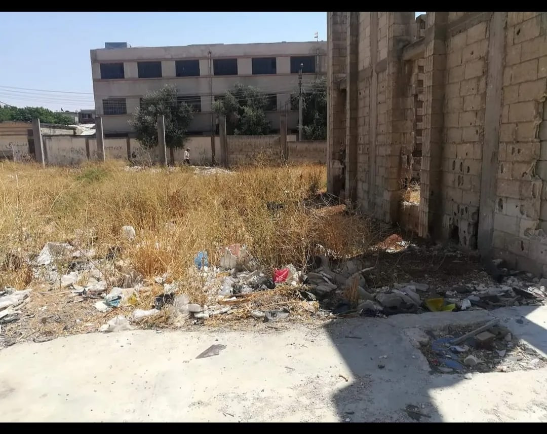 جامع قيد الإنشاء منذ ربع قرن ي...