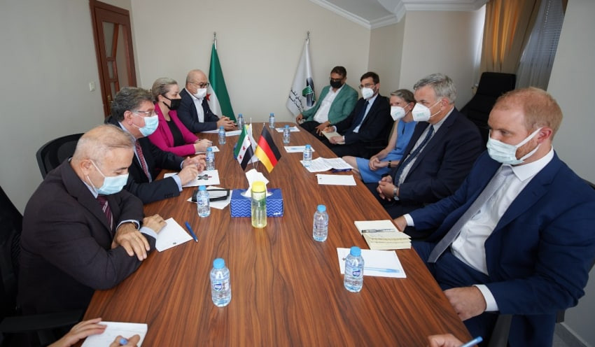 رئيس الائتلاف السوري يبحث مع س...