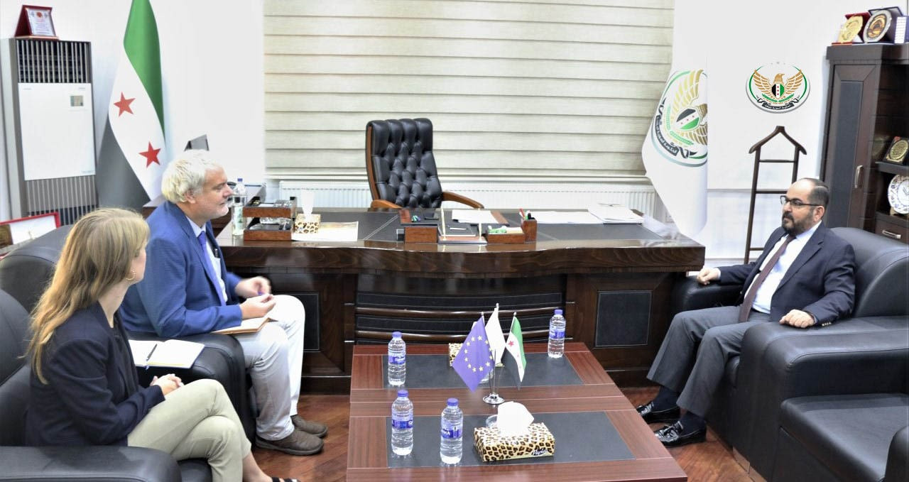 "الحكومة المؤقتة" تبحث مع وفد...