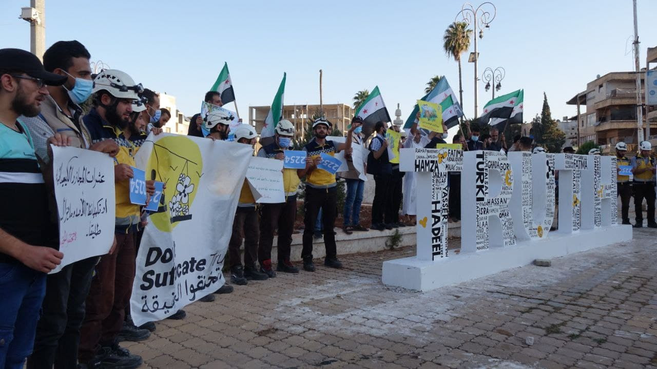 الدفاع المدني ومديرية صحة إدلب...