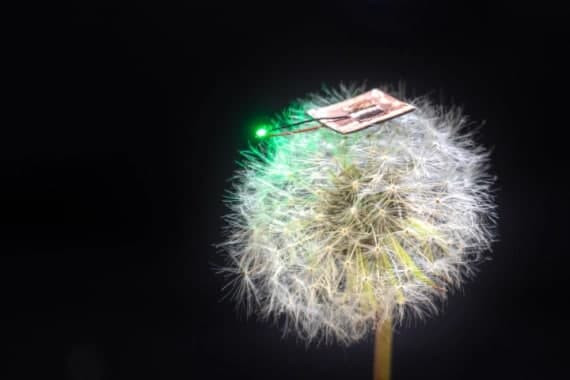 بوزن حبتي رز.. تصميم بطارية صغ...