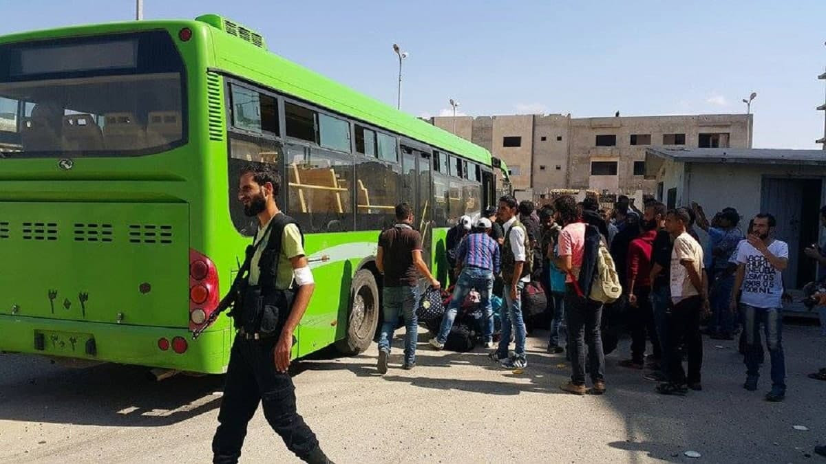 وصول مهجري درعا إلى حلب و"قسد" تنفذ عملية أمنية في دير الزور