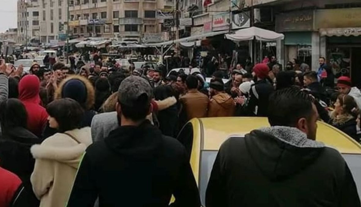 يملؤون بطونهم بالخبز فقط.. درا...