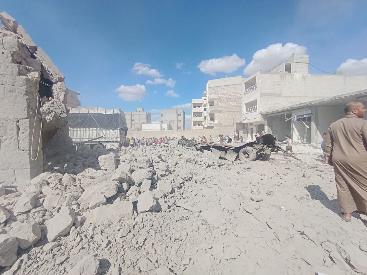 جرحى بانفـ.جار سيارة في الباب...