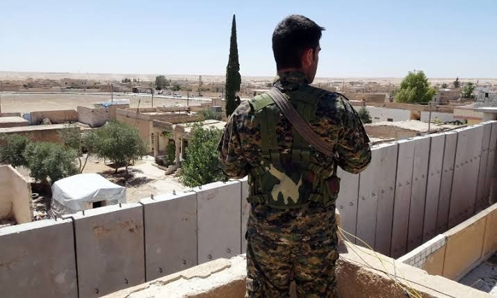 "قسد" تعلن اعتقال 3 من متزعمي...