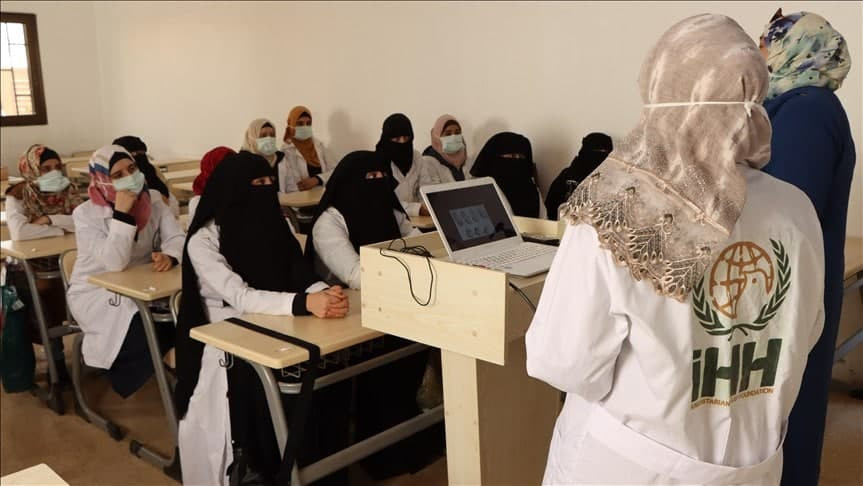 تخريج 40 قابلة من جامعة تركية...
