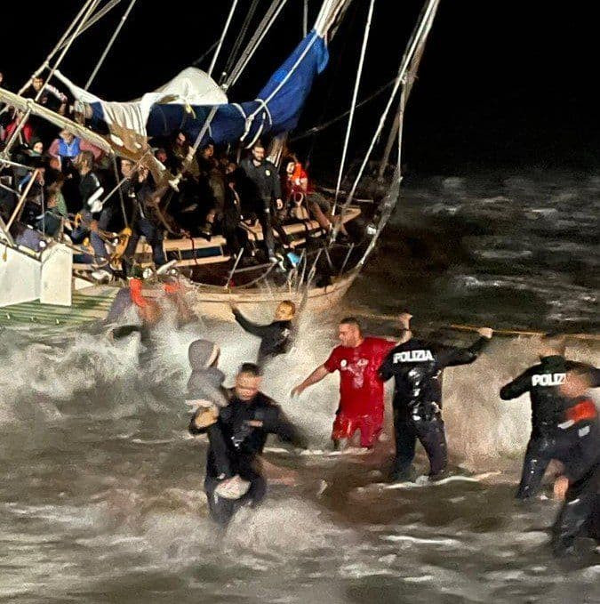 لقبوه بـ"الشرطي البطل".. أنقذ...